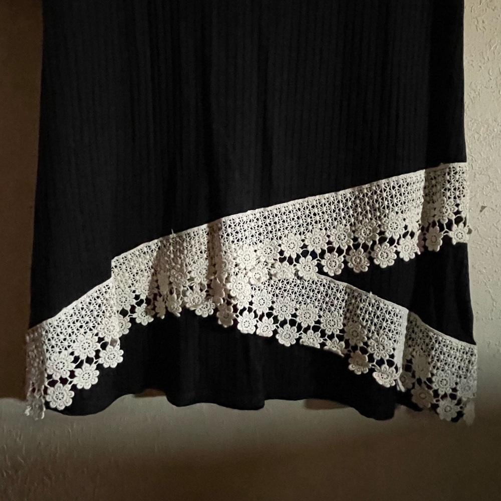 Top Shortsleeved Top Black & Lace Wrapped Around Bottom New Mode Brand - Picture 2 of 4